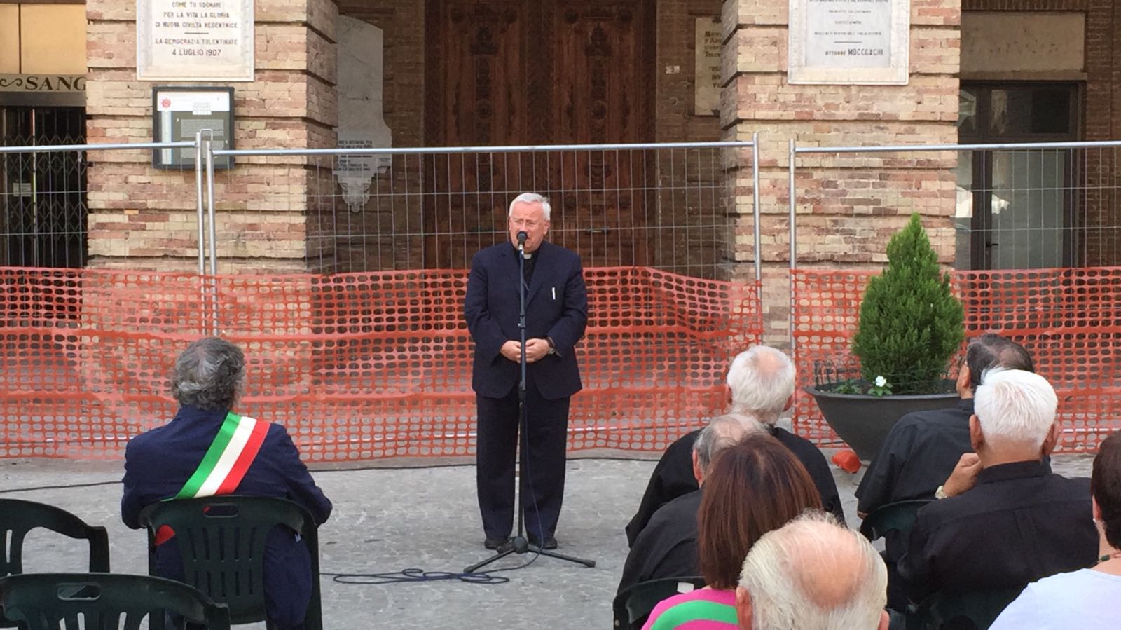 Bassetti a Tolentino: «La Chiesa vi è vicina nella verità e nei fatti»
