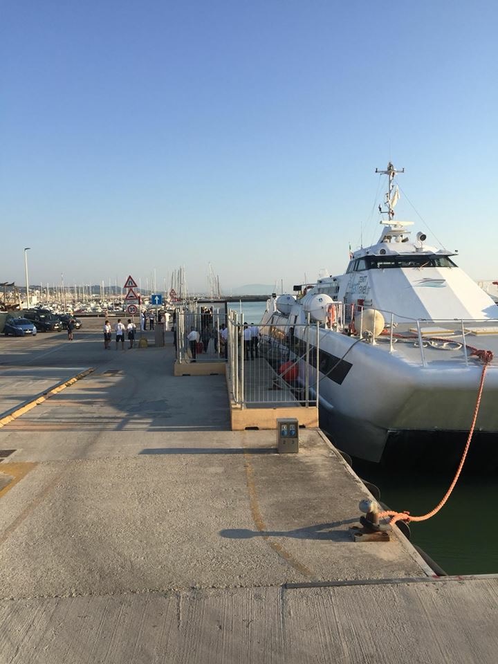 Civitanova Marche: primo viaggio del catamarano verso la Croazia