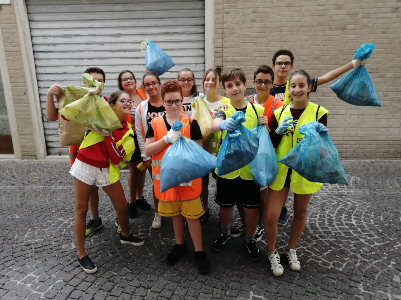 Monday for Future a Petriolo: giovani studenti contro i rifiuti abbandonati