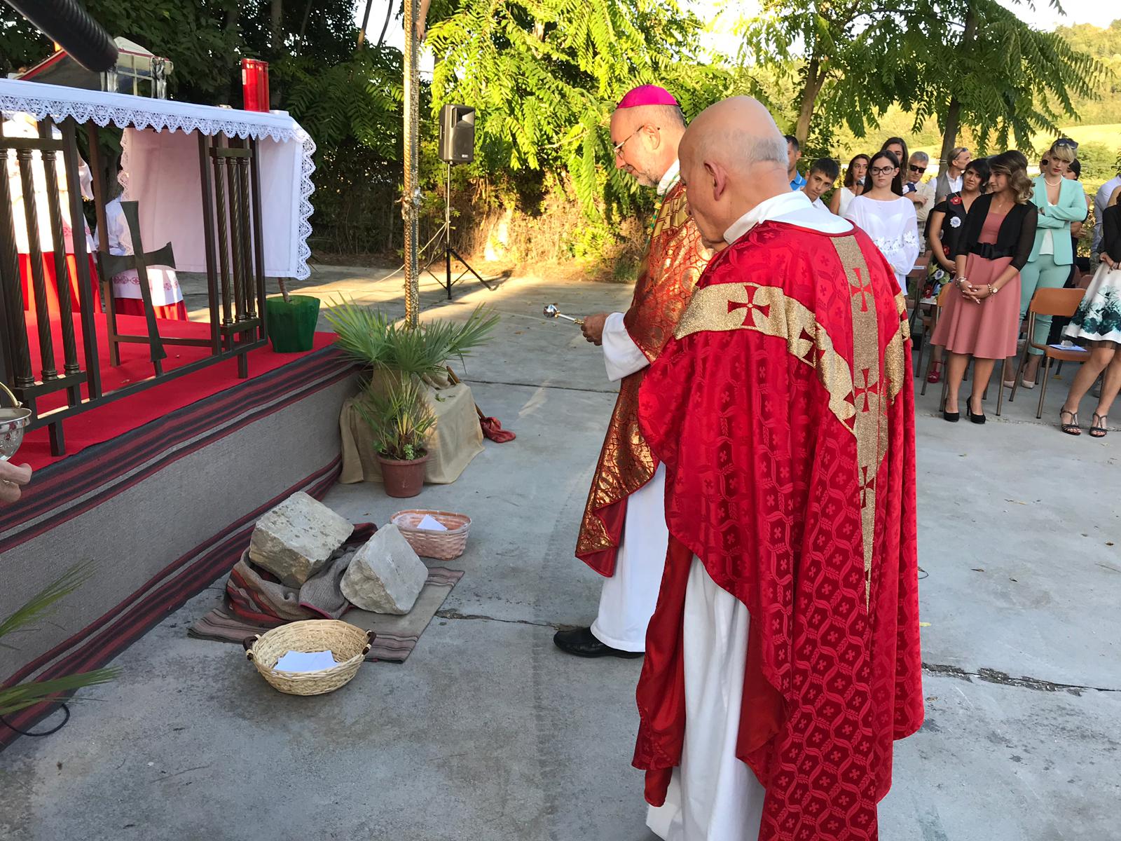 Villa Potenza, il vescovo Marconi ha benedetto la prima pietra del nuovo salone polifunzionale