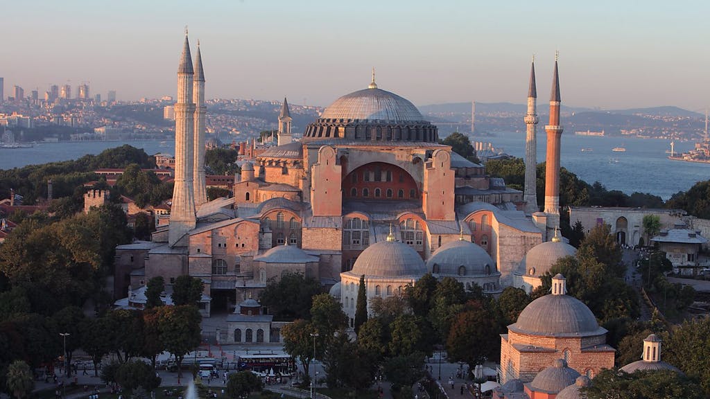 Turchia: Santa Sofia moschea. Domani manifestazioni di protesta a Creta, Atene e Venezia